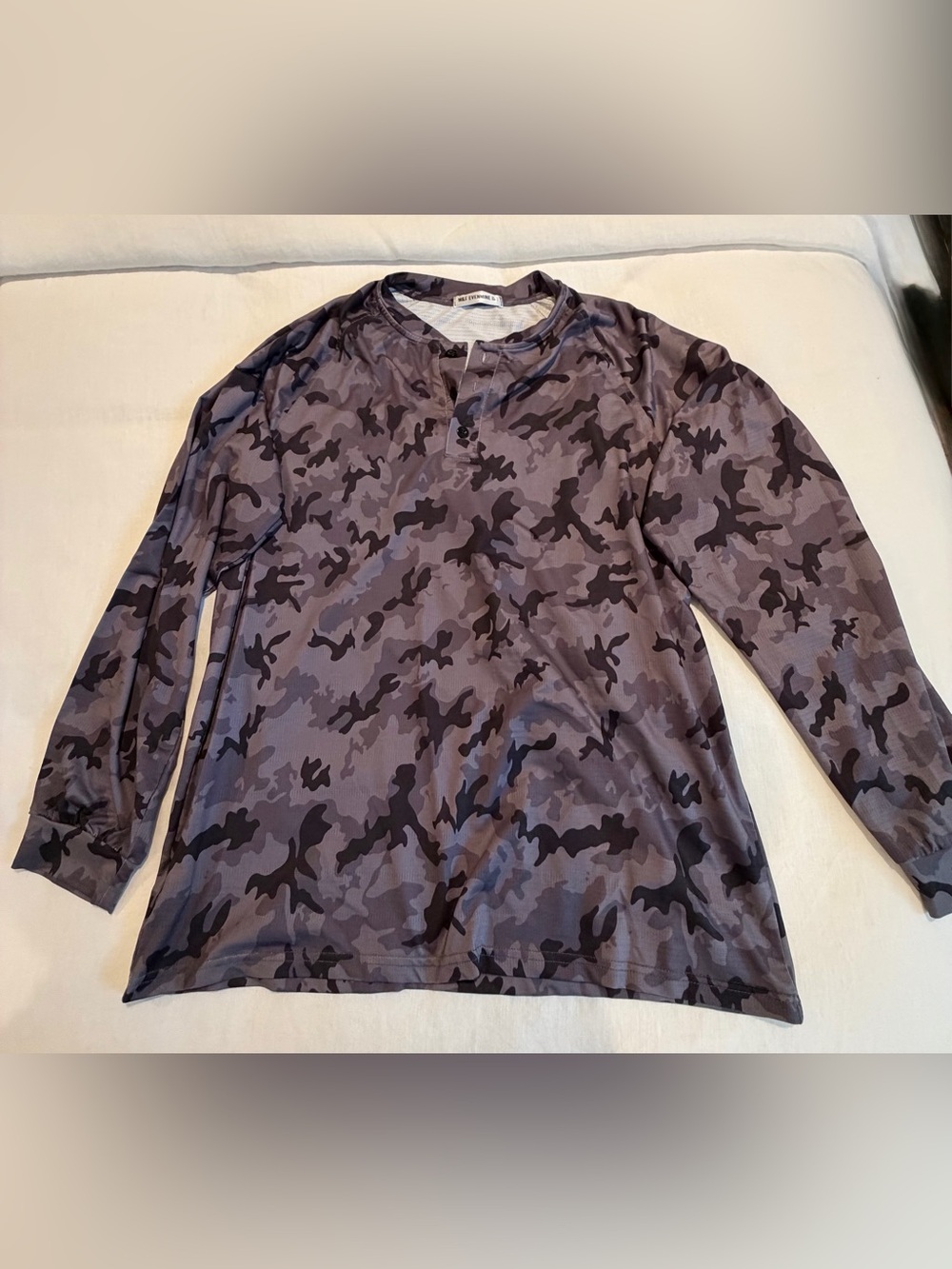Men's Long Sleeve Camouflage Henley Shirt - Gray Camo